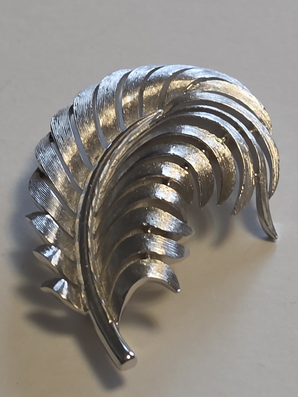 Vtg Crown Trifari 2" Silver-Tone Curled Feather Brooch